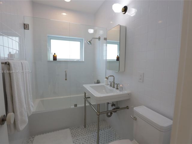 Home for rent at 12020 NE 5th Ave - photo 5096875