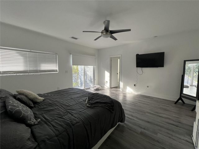 Home for rent at 1121 NE 23rd Ter 1121 - photo 5096830