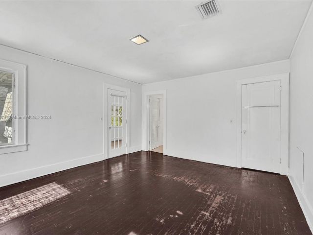 Home for sale at 405 SW 11th Ave - photo 5105011