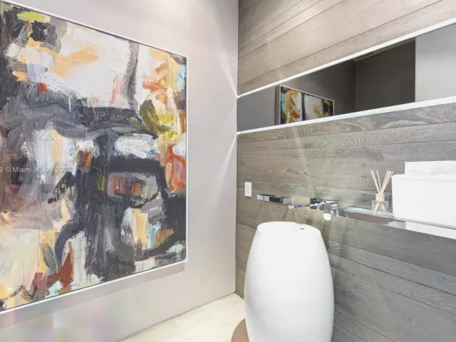 8-bedroom home for rent in Miami Beach - 401 E Rivo Alto Dr - MondialRealty