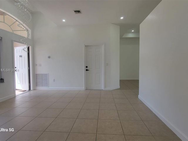 Home for rent at 1019 NE 35th Ave 1019 - photo 5287039