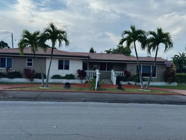 3-bedroom home for sale in Coral Gables - 206 Ponce De Leon Blvd - MondialRealty