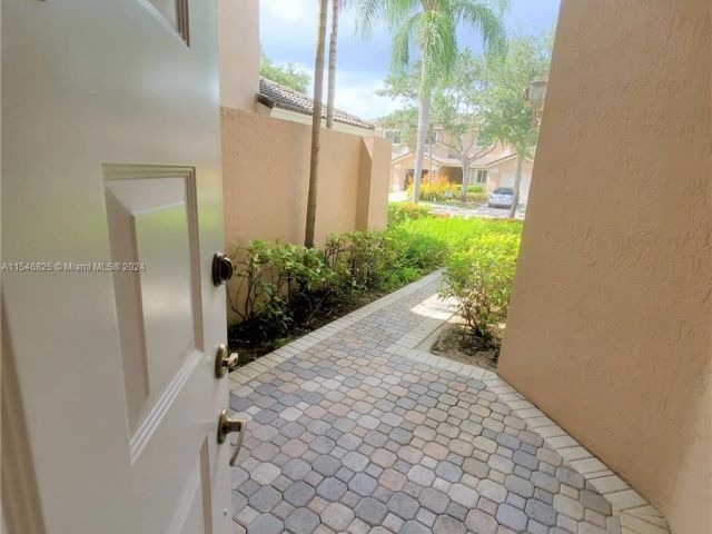 Home for rent at 15820 SW 12th St 15820 - photo 5105314