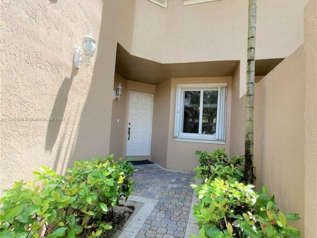 Home for rent at 15820 SW 12th St 15820 - photo 5105315