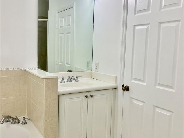 Home for rent at 10281 NW 32nd Ter 10281 - photo 5250506