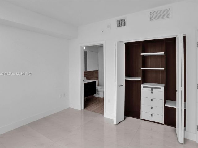 Apartment for rent  Unit #728 - photo 5118753