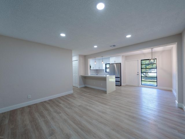 Home for sale at 1425 NW 15th Avenue - photo 5120063