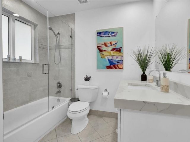 Home for sale at 2334 SE 14th St - photo 5145000