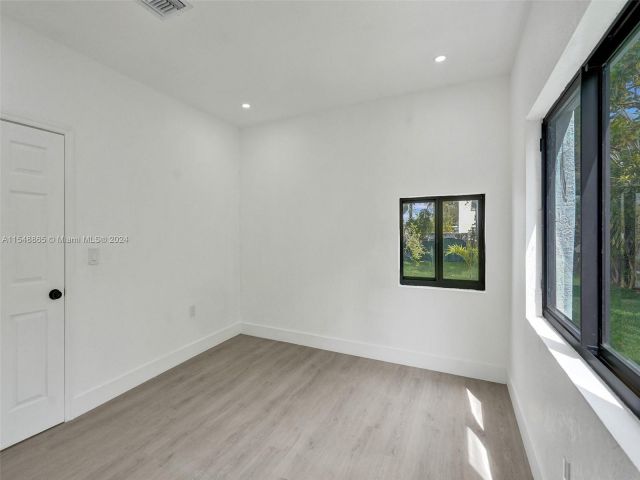 Home for rent at 759 NE 127th St 0 - photo 5132797