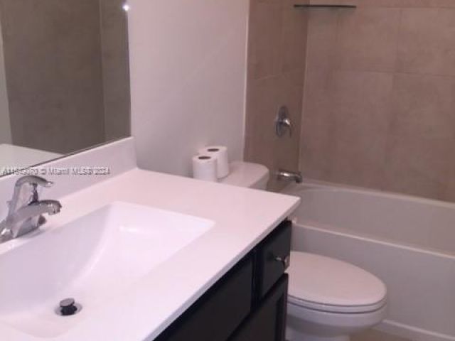 Home for rent at 3371 SE 1st Ct - photo 5128922