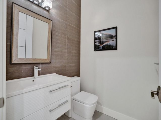 Home for sale at 207 NE 13th Ave 207 - photo 5146080