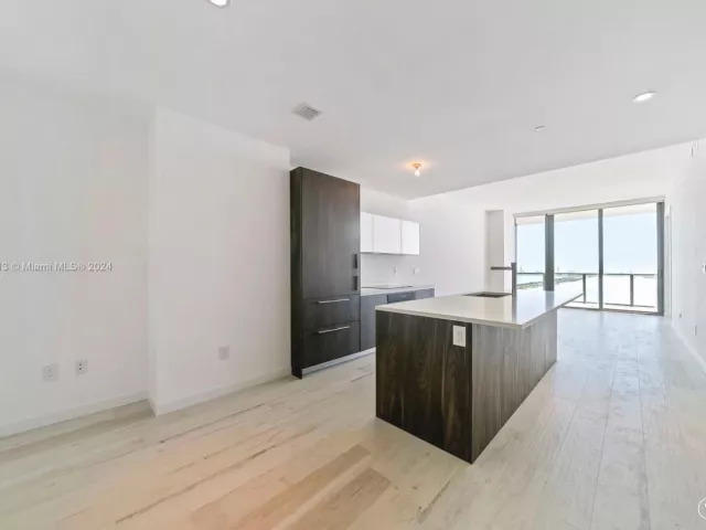 1-bedroom condo for sale in Miami - 480 NE 31st St 2202 - MondialRealty