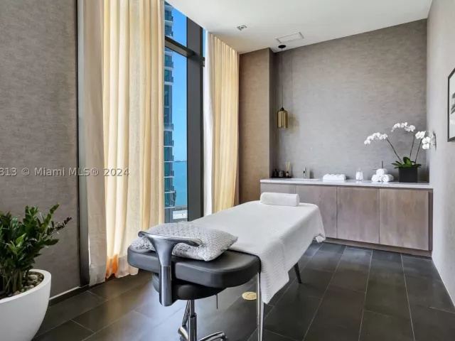 1-bedroom condo for sale in Miami - 480 NE 31st St 2202 - MondialRealty