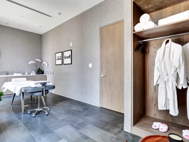 1-bedroom condo for sale in Miami - 480 NE 31st St 2202 - MondialRealty