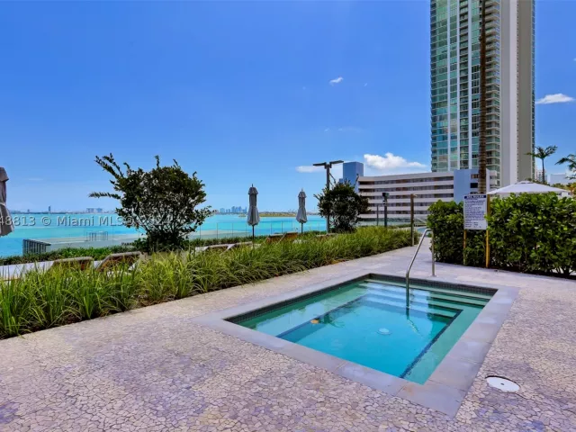 1-bedroom condo for sale in Miami - 480 NE 31st St 2202 - MondialRealty