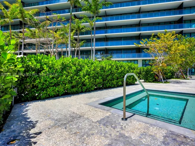 1-bedroom condo for sale in Miami - 480 NE 31st St 2202 - MondialRealty