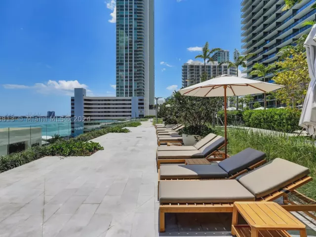 1-bedroom condo for sale in Miami - 480 NE 31st St 2202 - MondialRealty