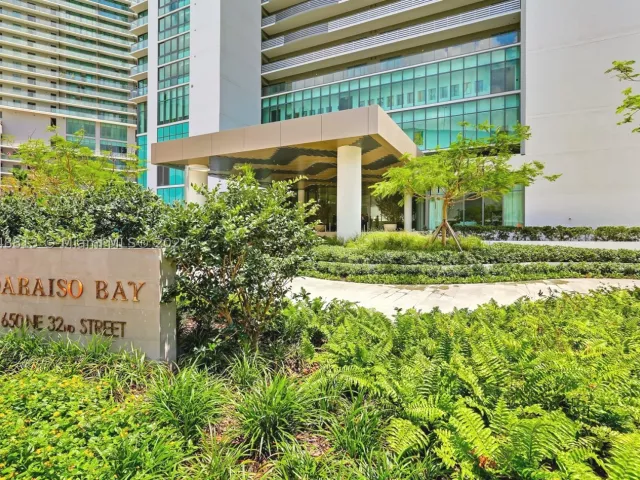 1-bedroom condo for sale in Miami - 480 NE 31st St 2202 - MondialRealty