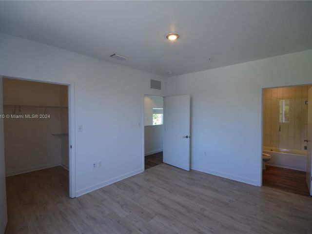 Home for rent at 170 NW 158th St 11 - photo 5131215