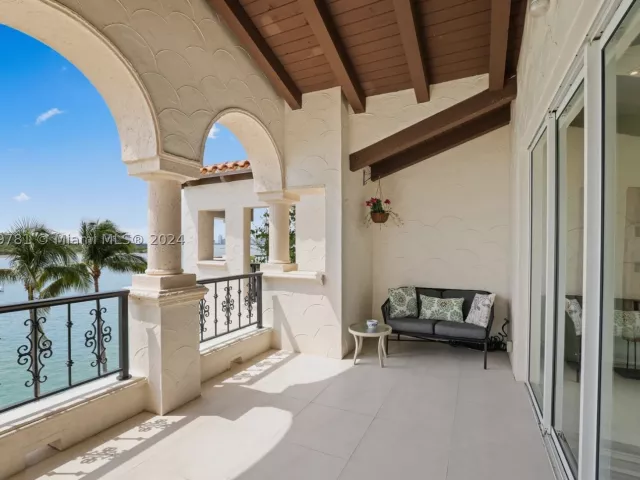 3-bedroom condo for rent in Miami Beach - 2442 Fisher Island Dr 5402 - MondialRealty