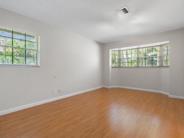 Home for rent at 620 NE 9th Ave 4 - photo 5145723