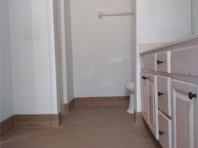 Home for rent at 3230 NE 6th St 6 - photo 5145100