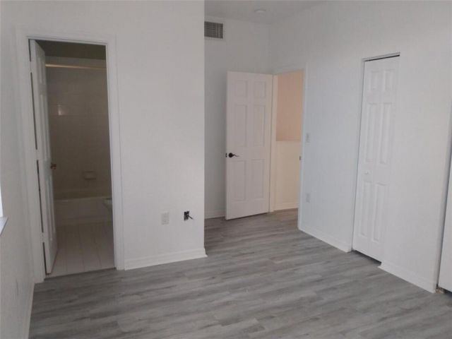 Home for rent at 3230 NE 6th St 6 - photo 5145104