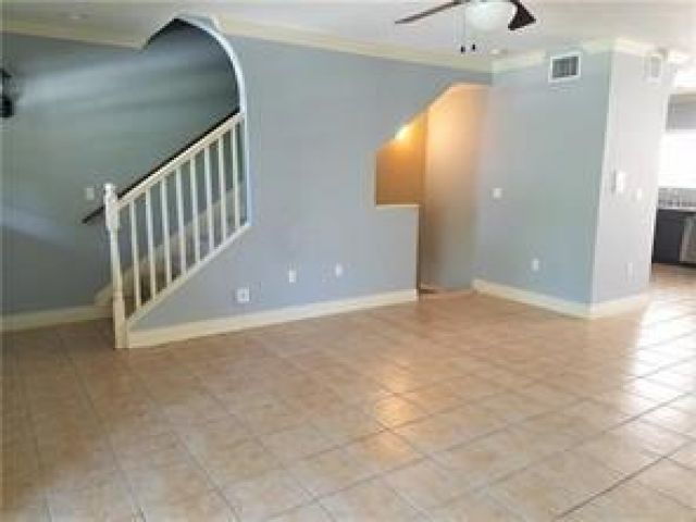 Home for rent at 3230 NE 6th St 6 - photo 5145107