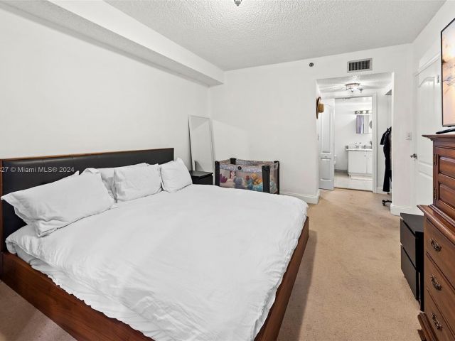 Apartment for sale  Unit #301 - photo 5137411