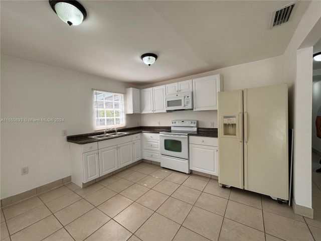 Home for rent at 412 NW 95th St 412 - photo 5481105