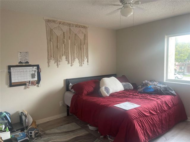 Home for rent at 854 NW 208th Dr 208 - photo 5138365