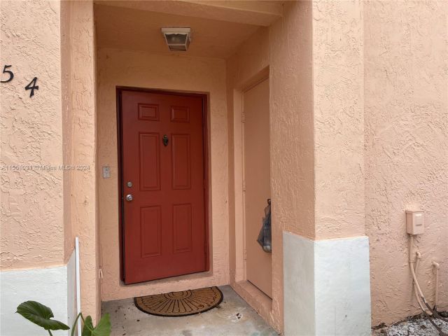 Home for rent at 854 NW 208th Dr 208 - photo 5138382