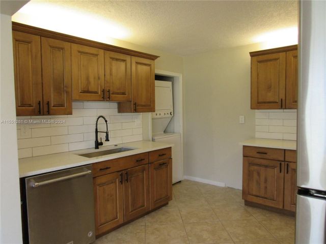 Home for rent at 381 NE 28th Ter - photo 5139914