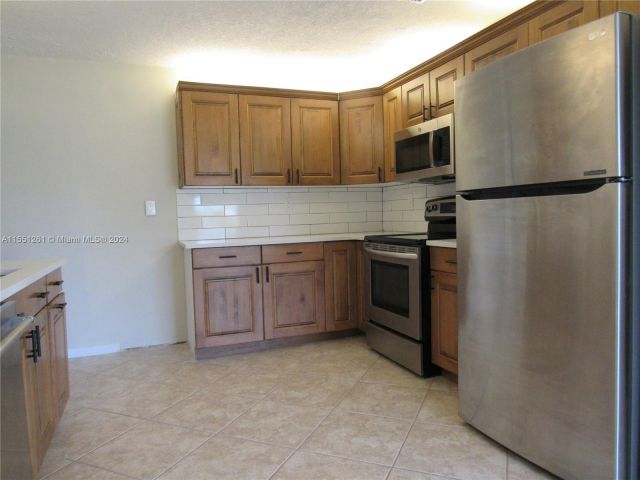 Home for rent at 381 NE 28th Ter - photo 5139915
