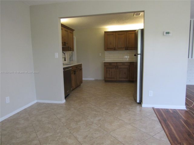 Home for rent at 381 NE 28th Ter - photo 5139917