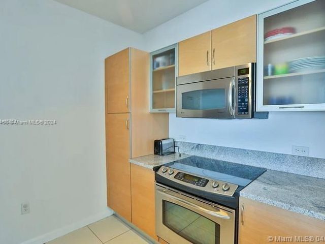 Apartment for rent  Unit #1018 - photo 5140398