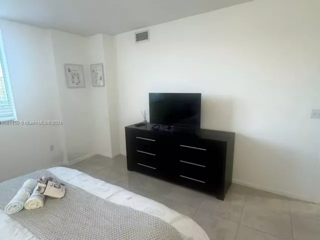 Apartment for rent  Unit #1018 - photo 5571084