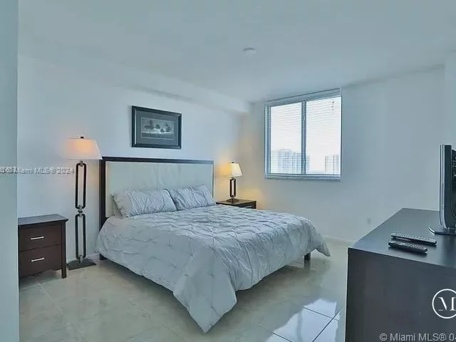 Apartment for rent  Unit #1018 - photo 5140395