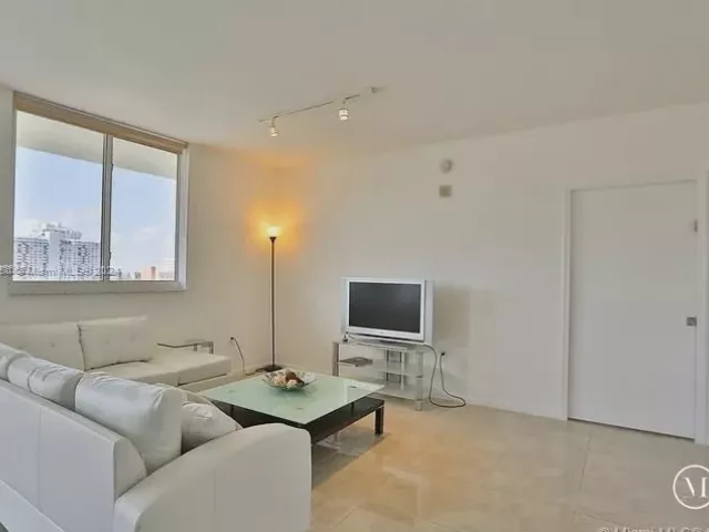 Apartment for rent  Unit #1018 - photo 5140397