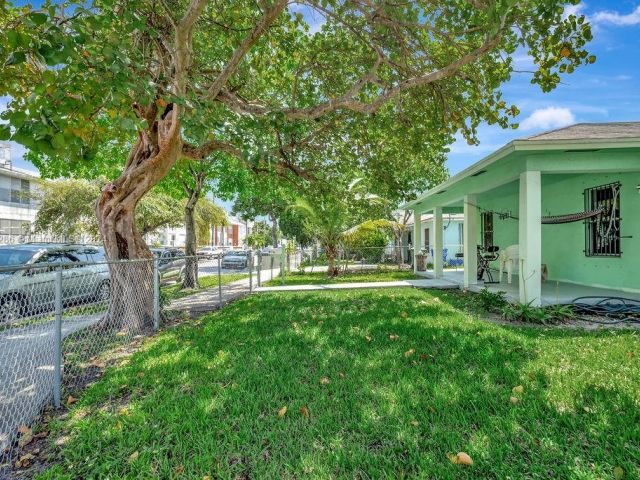 Home for sale at 1858 NW 1st Pl - photo 5142512