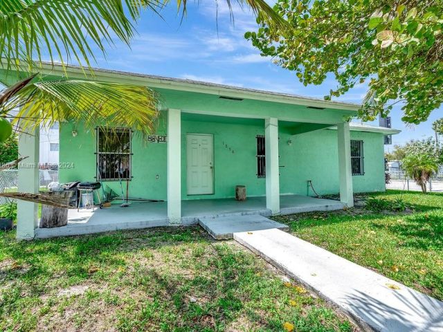 Home for sale at 1858 NW 1st Pl - photo 5142514