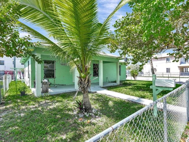 Home for sale at 1858 NW 1st Pl - photo 5142515