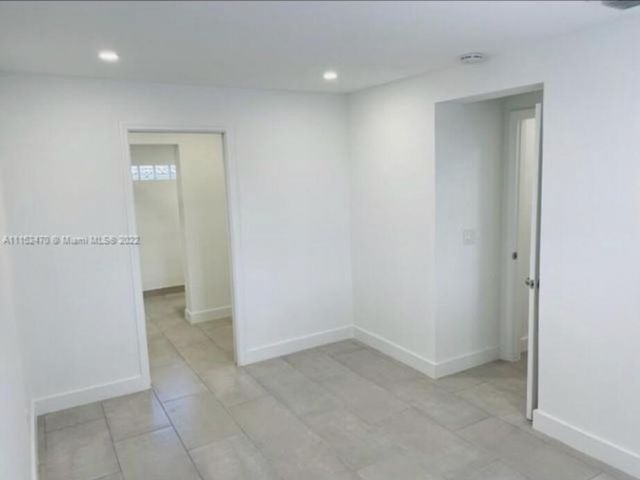 Home for rent at 609 SW 10th Street - photo 5143105