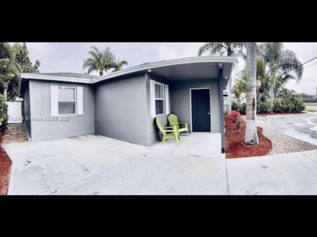 Home for rent at 609 SW 10th Street - photo 5143107