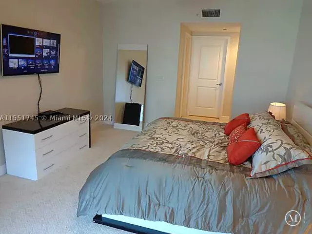 2-bedroom condo for rent in Hollywood - 3101 S OCEAN DR 2003 - MondialRealty