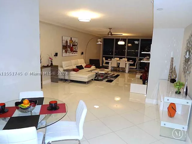 2-bedroom condo for rent in Hollywood - 3101 S OCEAN DR 2003 - MondialRealty