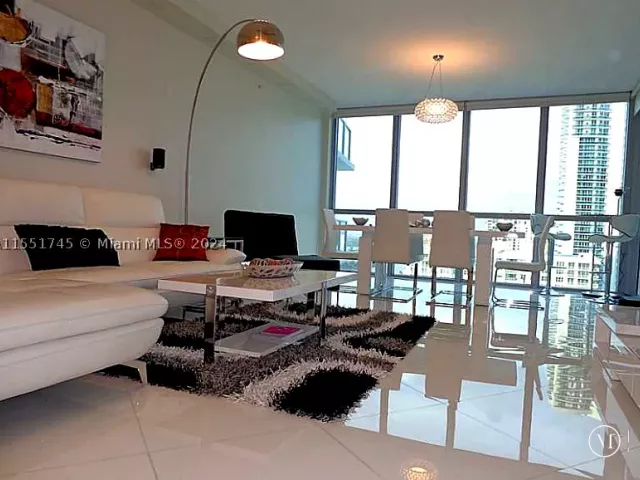 2-bedroom condo for rent in Hollywood - 3101 S OCEAN DR 2003 - MondialRealty
