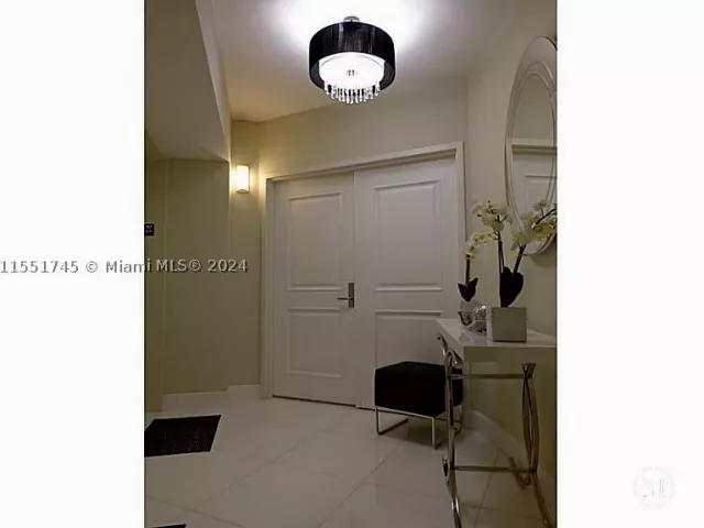 2-bedroom condo for rent in Hollywood - 3101 S OCEAN DR 2003 - MondialRealty