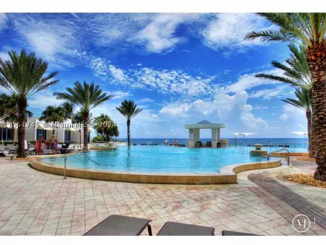 2-bedroom condo for rent in Hollywood - 3101 S OCEAN DR 2003 - MondialRealty