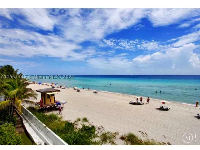 2-bedroom condo for rent in Hollywood - 3101 S OCEAN DR 2003 - MondialRealty